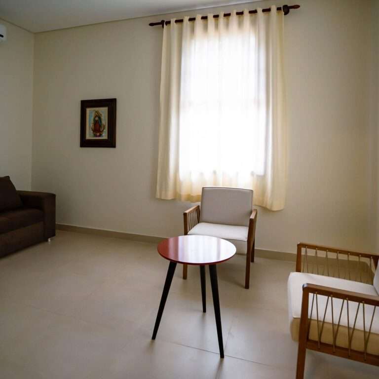 Quarto com sala de atendimento